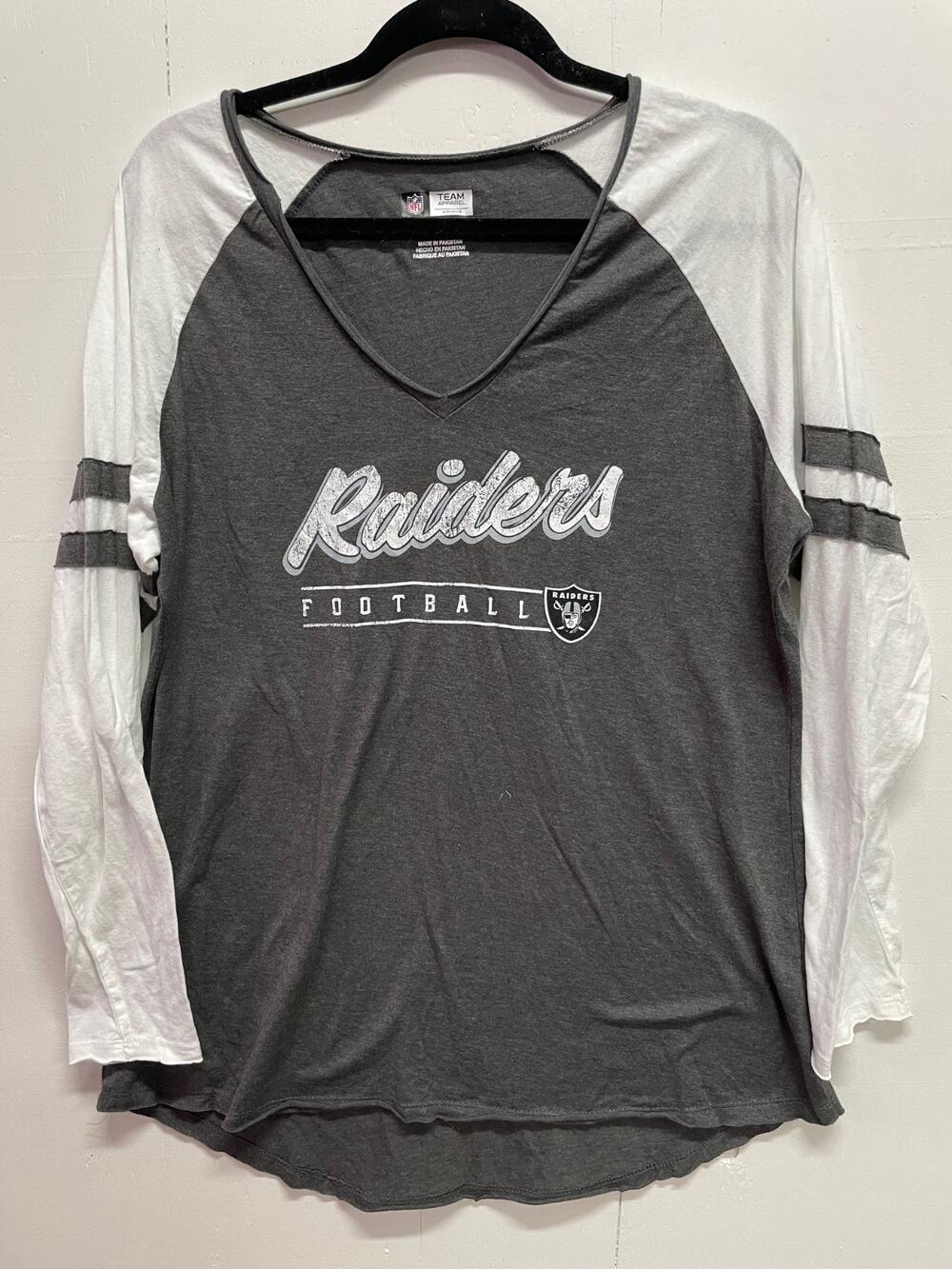 Women's RAIDERS top XXL in great condition, grey and white Football